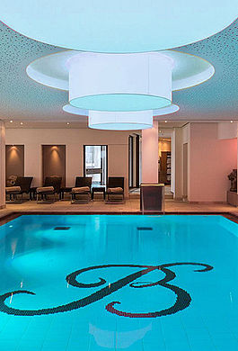 Indoor Pool im Family Spa des Wellnesshotel Bergwelt in Obergurgl Tirol