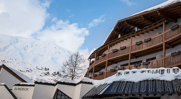 Sundeck des Ski- und Wellnesshotel Bergwelt im Ötztaler Obergurgl