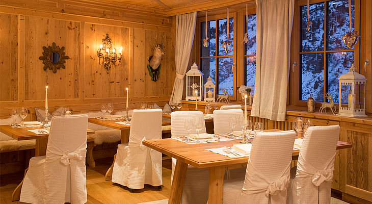 Gemütliches Ambiente im Restaurant Thaya im Hotel Bergwelt im Ötztal, Österreich
