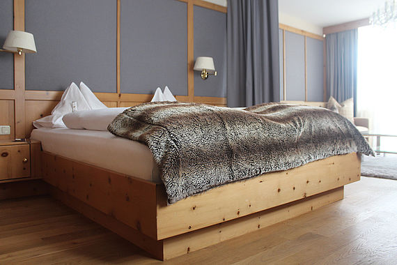 Doppelbett in der Juniorsuite Kategorie A4 im Hotel Bergwelt Obergurgl