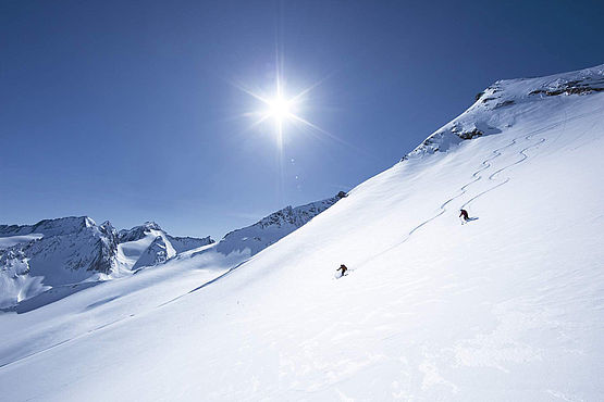 Skivergnügen im Ski- und Wellnesshotel Bergwelt im Skigebiet Obergurgl Hochgurgl Snowboarden im Skigebiet Hochgurgl-Obergurgl Ortsaufnahme Obergurgl | Bernd Ritschel | © Ötztal Tourismus