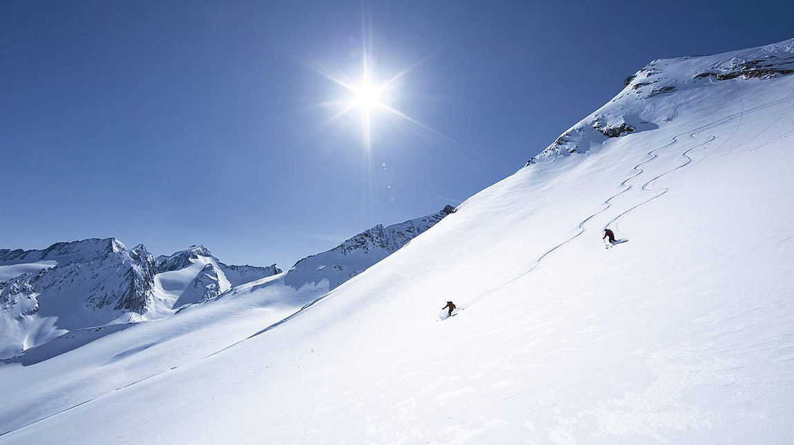 Skivergnügen im Ski- und Wellnesshotel Bergwelt im Skigebiet Obergurgl Hochgurgl Snowboarden im Skigebiet Hochgurgl-Obergurgl Ortsaufnahme Obergurgl | Bernd Ritschel | © Ötztal Tourismus