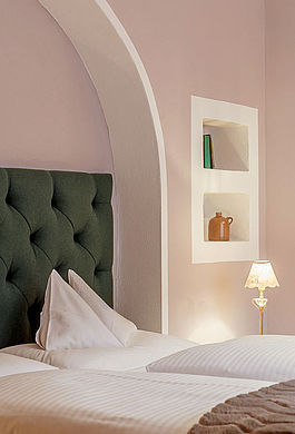 Schlafzimmer in einer Hotelsuite Kategorie C5 im Wellnesshotel Bergwelt im Ötztaler Obergurgl