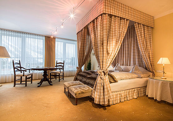 Himmelbett in der Romantik Suite im Spahotel Bergwelt im Ötztaler Obergurgl