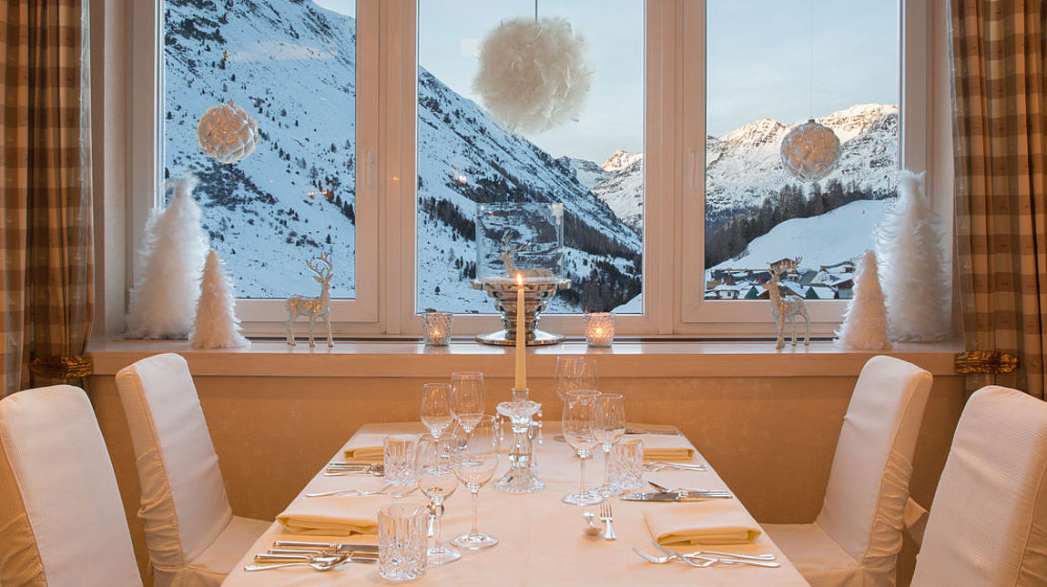 Panoramarestaurant im Hotel Bergwelt in Obergurgl mit Blick auf die Ötztaler Alpen