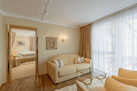Wohnbereich in Bergwelts Luxus Suite im Familienhotel Bergwelt direkt an der Skipiste im Ötztaler Obergurgl
