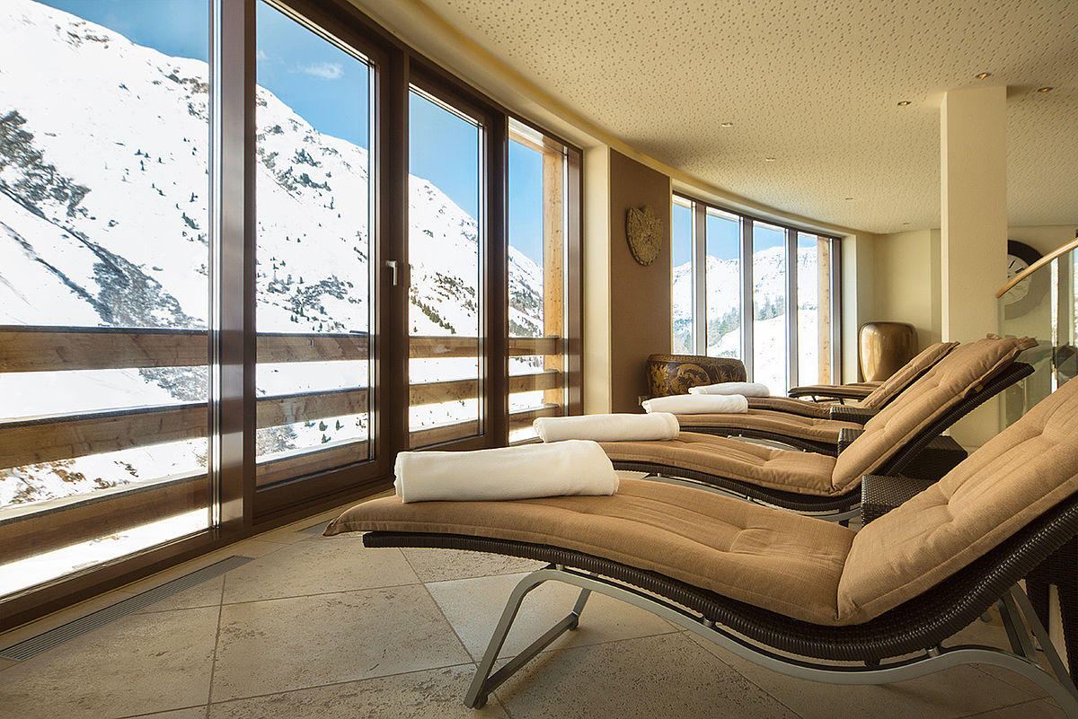 Panoramablick auf die Ötztaler Alpen im Family Spa des Wellnesshotel Bergwelt in Obergurgl Tirol